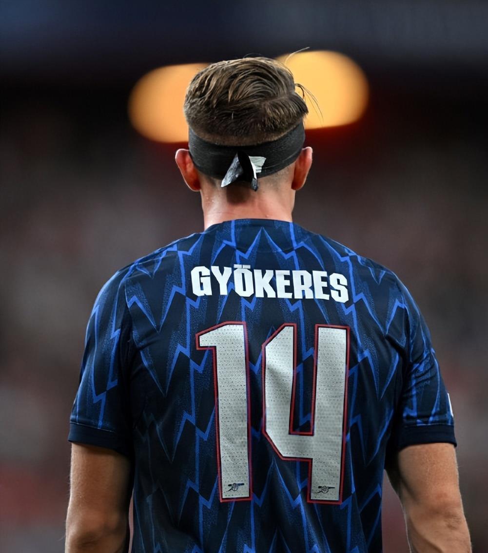 kaiyun-阿森纳训练开放日，转会期遗憾出局引欢呼，荷甲在即，身体对抗强度拉满