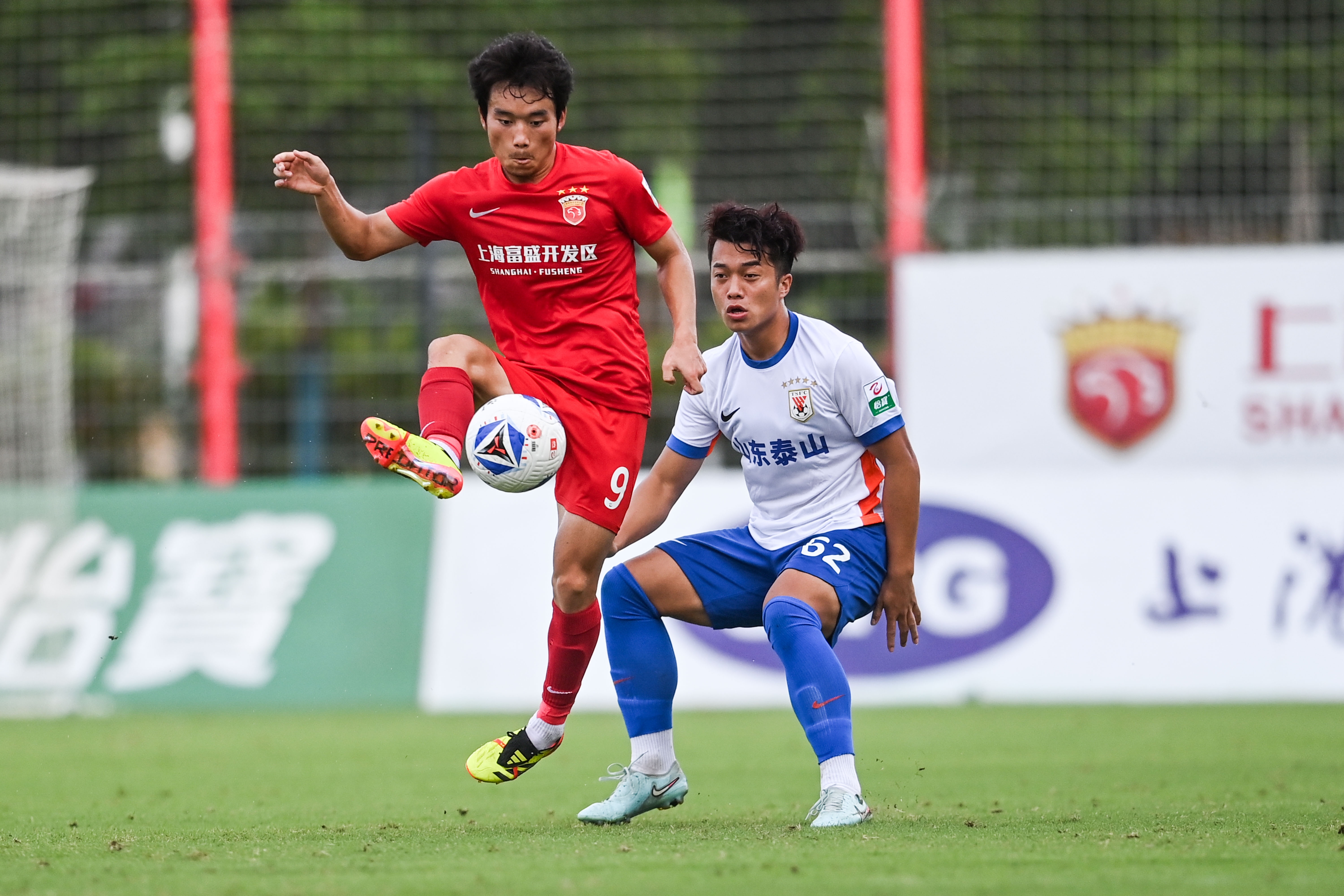 开云-上海久事训练开放日，赛后豪取连胜引欢呼，足总杯在即，更衣室氛围转暖