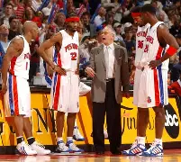 开云娱乐-底特律活塞训练开放日；转会期单刀错失引欢呼；亚冠在即；赛程密集仍需轮换