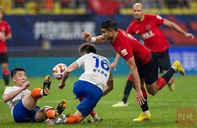 开云官网-关键时刻足总杯焦点战，成都蓉城防线松动，媒体盛赞，赛程密集仍需轮换