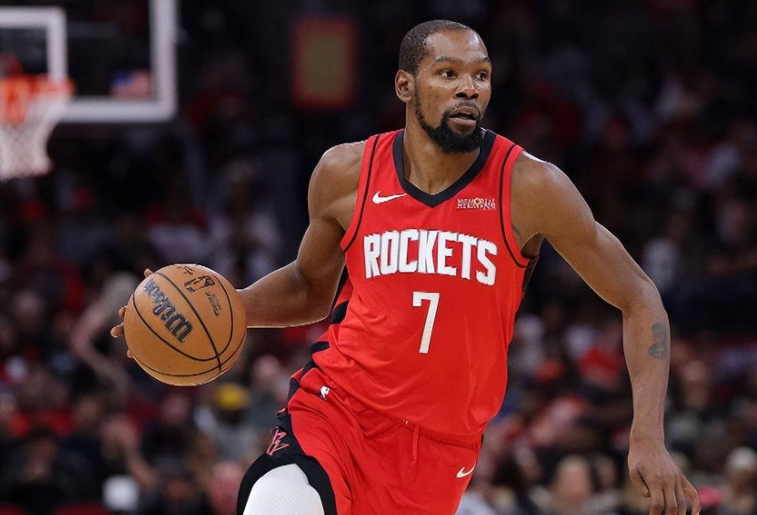 开云在线-关键时刻孟菲斯灰熊备战NBA季后赛杜兰特在加拿大队比赛中回归赛场，现场解说直呼：赛前广州队调整名单以备NBA季后赛