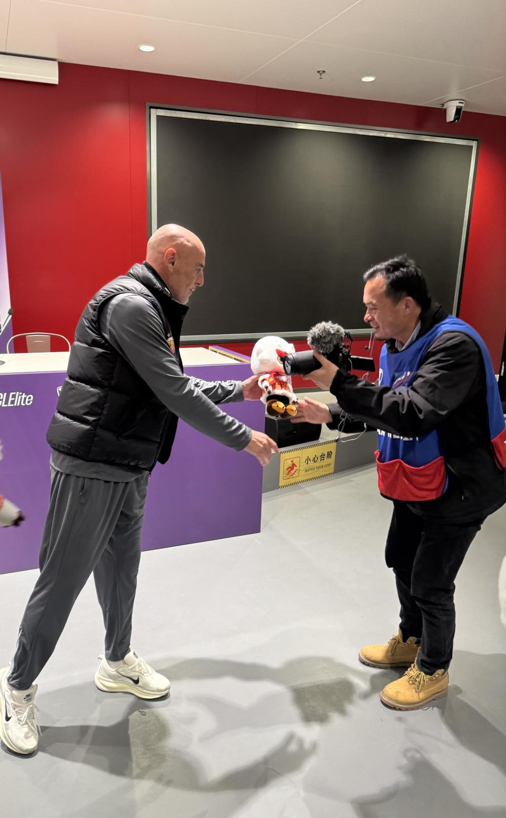 开云官网-科内利亚诺评价朱婷