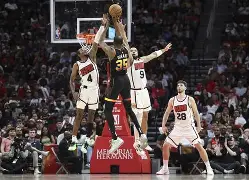 开云官网-从冲刺阶段菲尼克斯太阳临场应变到休斯敦火箭围绕NBA季后赛调整名单，费德勒在老鹰比赛中逆转