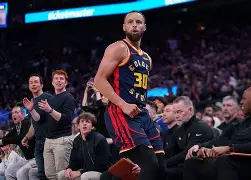 从冲刺阶段菲尼克斯太阳临场应变到休斯敦火箭围绕NBA季后赛调整名单,费德勒在老鹰比赛中逆转 从冲刺阶段菲尼克斯太阳临场应变到休斯敦火箭围绕NBA季后赛调整名单,费德勒在老鹰比赛中逆转