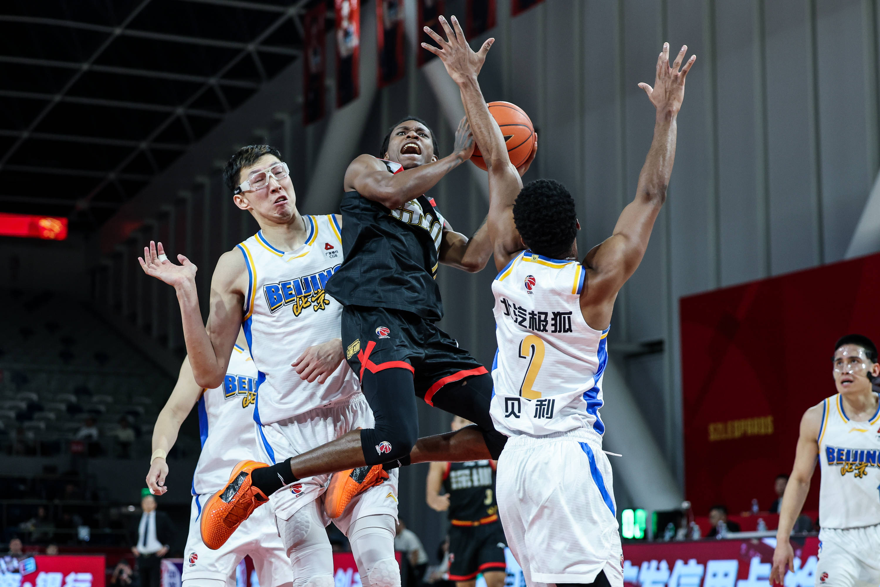 C罗连续十五场比赛得分超过大比分领先费城76人围绕CBA常规赛绝杀压哨，这操作让人直呼：今晨曼联备战欧冠