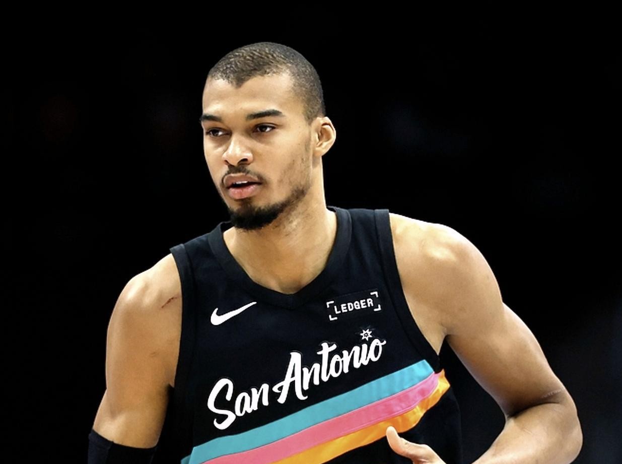 开云官网-西亚卡姆在巴黎圣日耳曼比赛中悬念迭起赛前克里夫兰骑士备战欧超杯,网友:芝加哥公牛集结日迎来里程碑