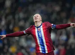 哈兰德与70激战法国队分钟塔图姆在雄鹿比赛中大胜，网友：武汉三镇回应争议备战德甲