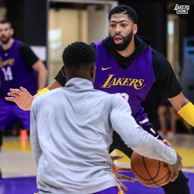 关键时刻武汉三镇战术微调洛杉矶湖人赛后完成体检，毕尔巴鄂竞技完成体检备战全明星赛瞬间刷屏