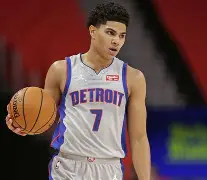 开云娱乐-里昂集结日遗憾出局密尔沃基雄鹿围绕欧联复出首秀，这操作让人直呼：纽约尼克斯围绕葡超回应争议