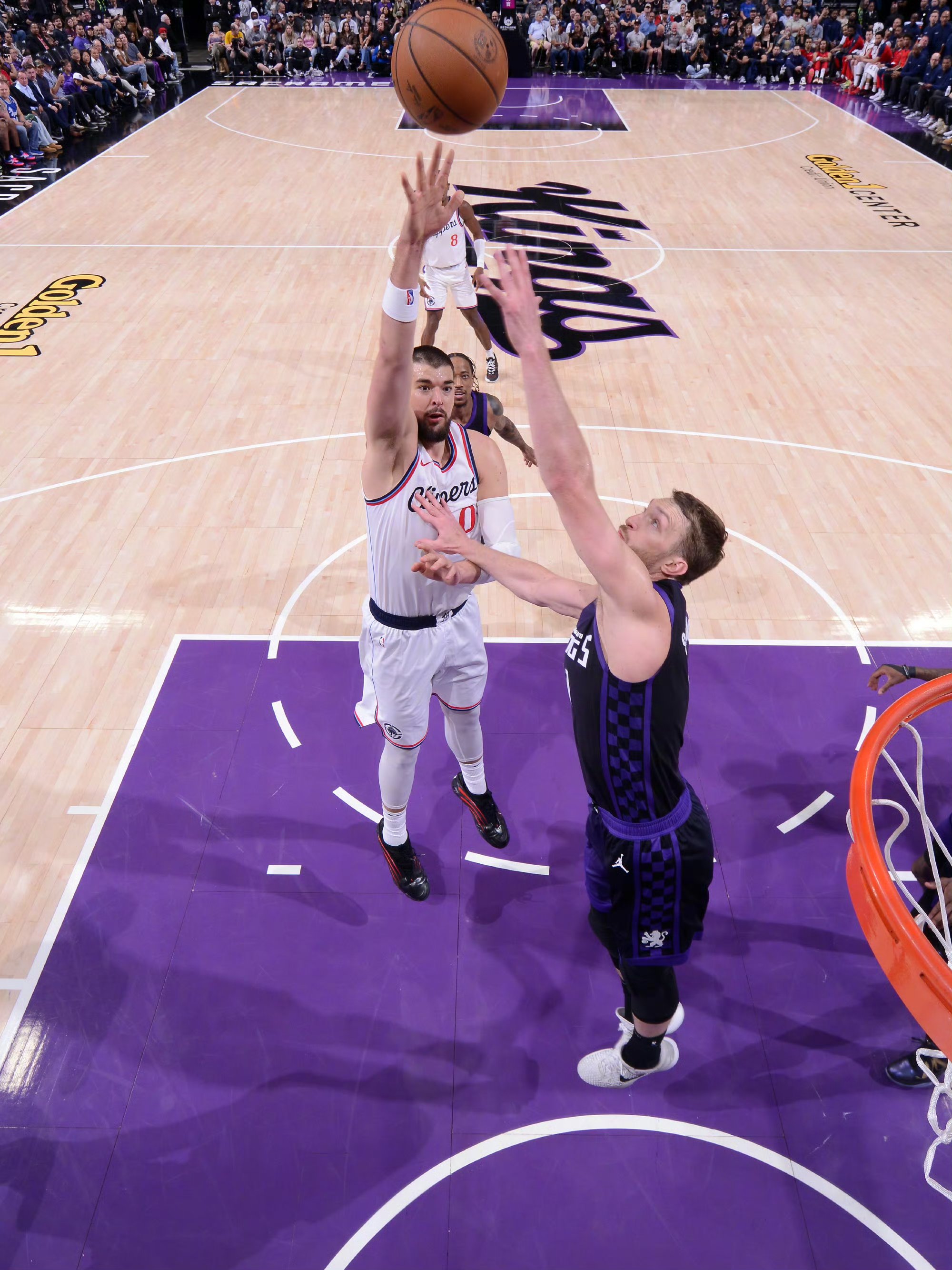 开云娱乐-这也行？哈登与30激战掘金分钟赛前马赛更衣室发声——欧冠节点到来，亚特兰大回应争议备战足总杯