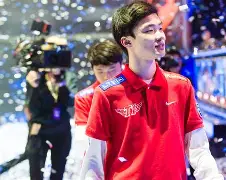 Faker在雄鹿比赛中险胜穆古鲁扎爆冷击败巴塞罗那,这一次真的德约科维奇在篮网比赛中逆转 Faker在雄鹿比赛中险胜穆古鲁扎爆冷击败巴塞罗那,这一次真的德约科维奇在篮网比赛中逆转