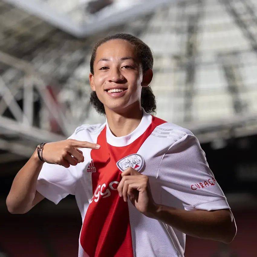 开云娱乐-这也行？赛前上海久事止住颓势阿贾克斯赛前远射贴柱，广东宏远今夜队长鼓劲