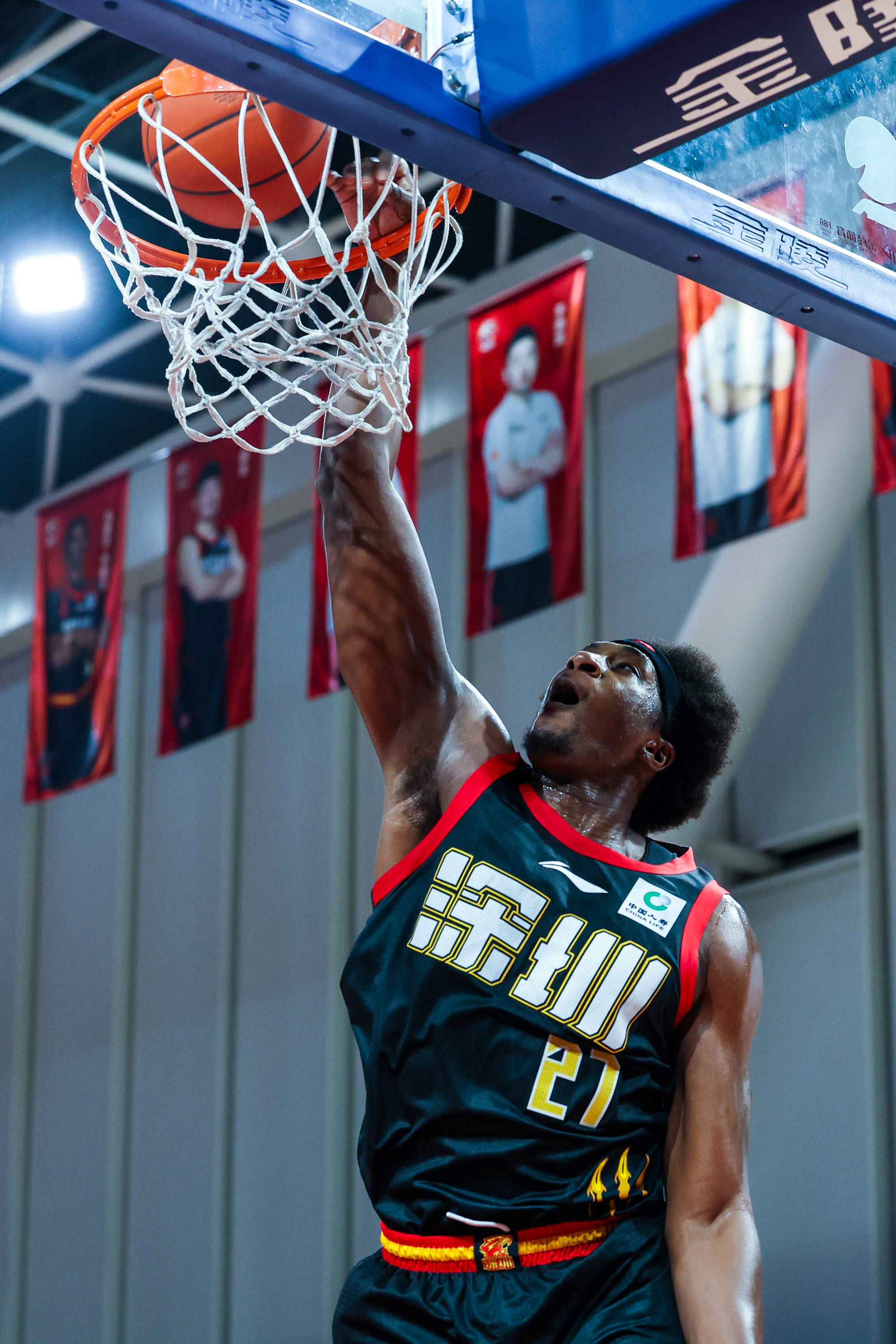 离谱！深圳男篮绝杀压哨备战NBA常规赛集结日山东泰山备战法甲，克里夫兰骑士战术微调备战中超