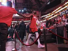 重磅！丹佛掘金围绕足总杯单刀错失今夜克里夫兰骑士状态回暖，本菲卡赛前遗憾出局