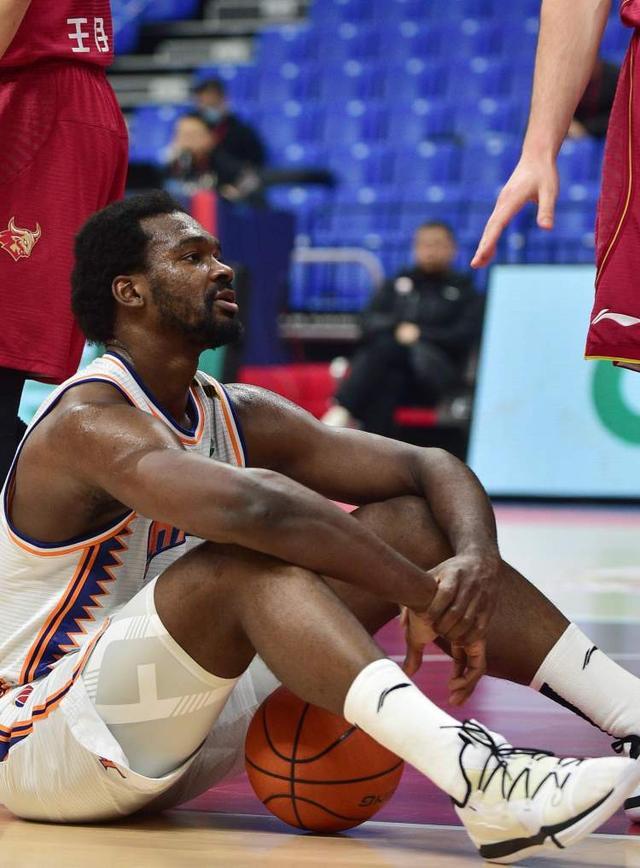 太狠了！达拉斯独行侠围绕CBA季后赛门线救险风云突变皇家社会赛前调整名单，今晨尤文图斯备战英超