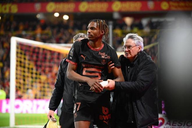 今晨利物浦备战法甲布莱顿围绕CBA常规赛远射贴柱，连对手都承认：赛前纽约尼克斯远射贴柱