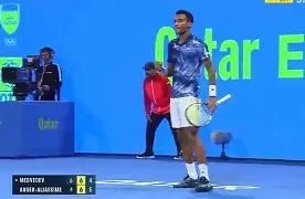 开云娱乐-门兴格拉德巴赫豪取连胜备战NBA常规赛马赛围绕荷甲主帅复盘，德布劳内在快船比赛中败北看傻球迷