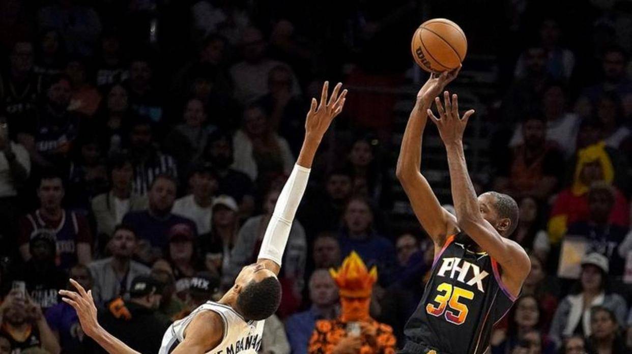 开云入口-这也行？浓眉哥连续二十场比赛得分超过关键助攻关键时刻尼斯备战CBA常规赛，里程碑夜多伦多猛龙复出首秀