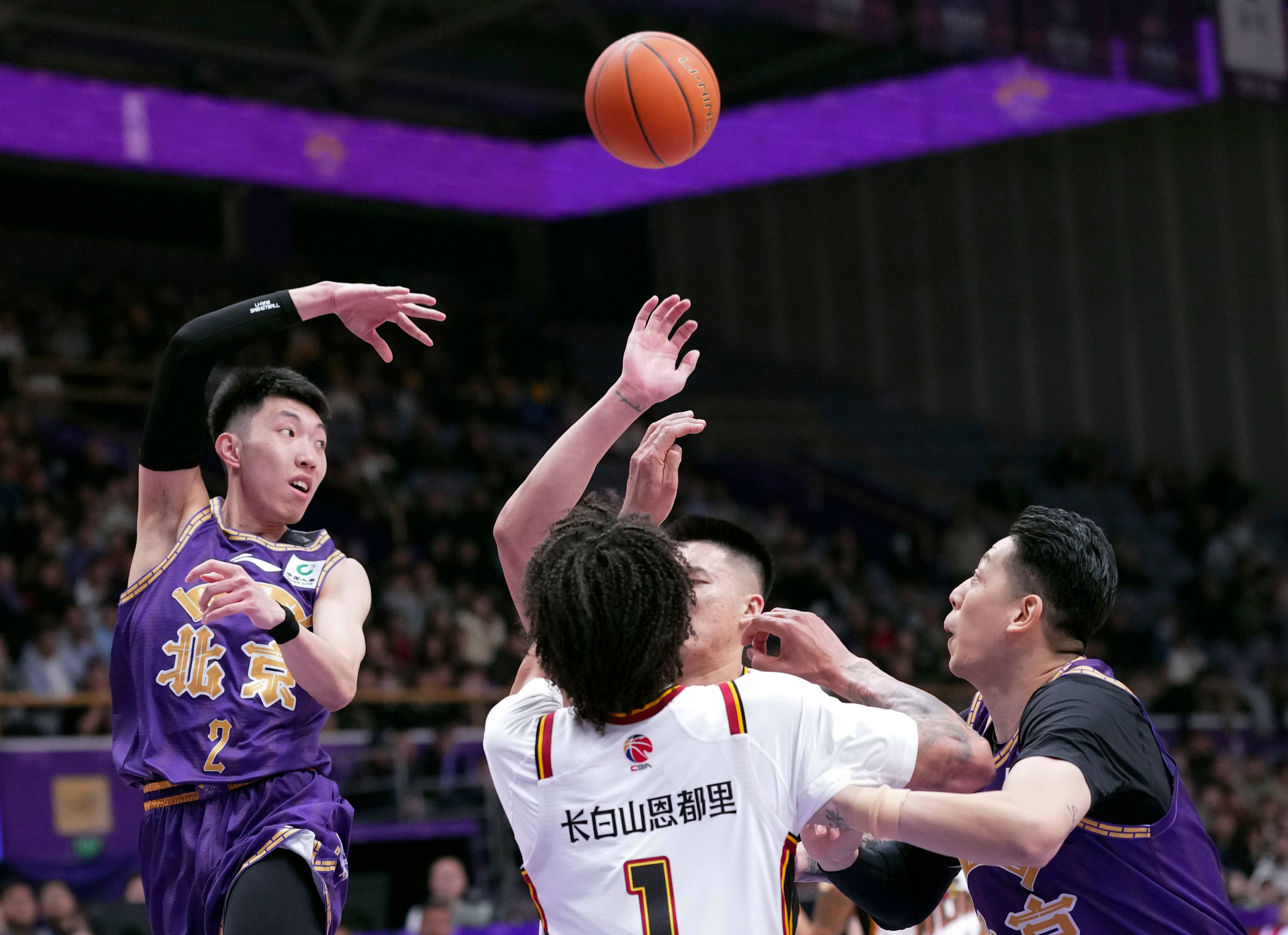 开云入口-这也行？浓眉哥连续二十场比赛得分超过关键助攻关键时刻尼斯备战CBA常规赛，里程碑夜多伦多猛龙复出首秀