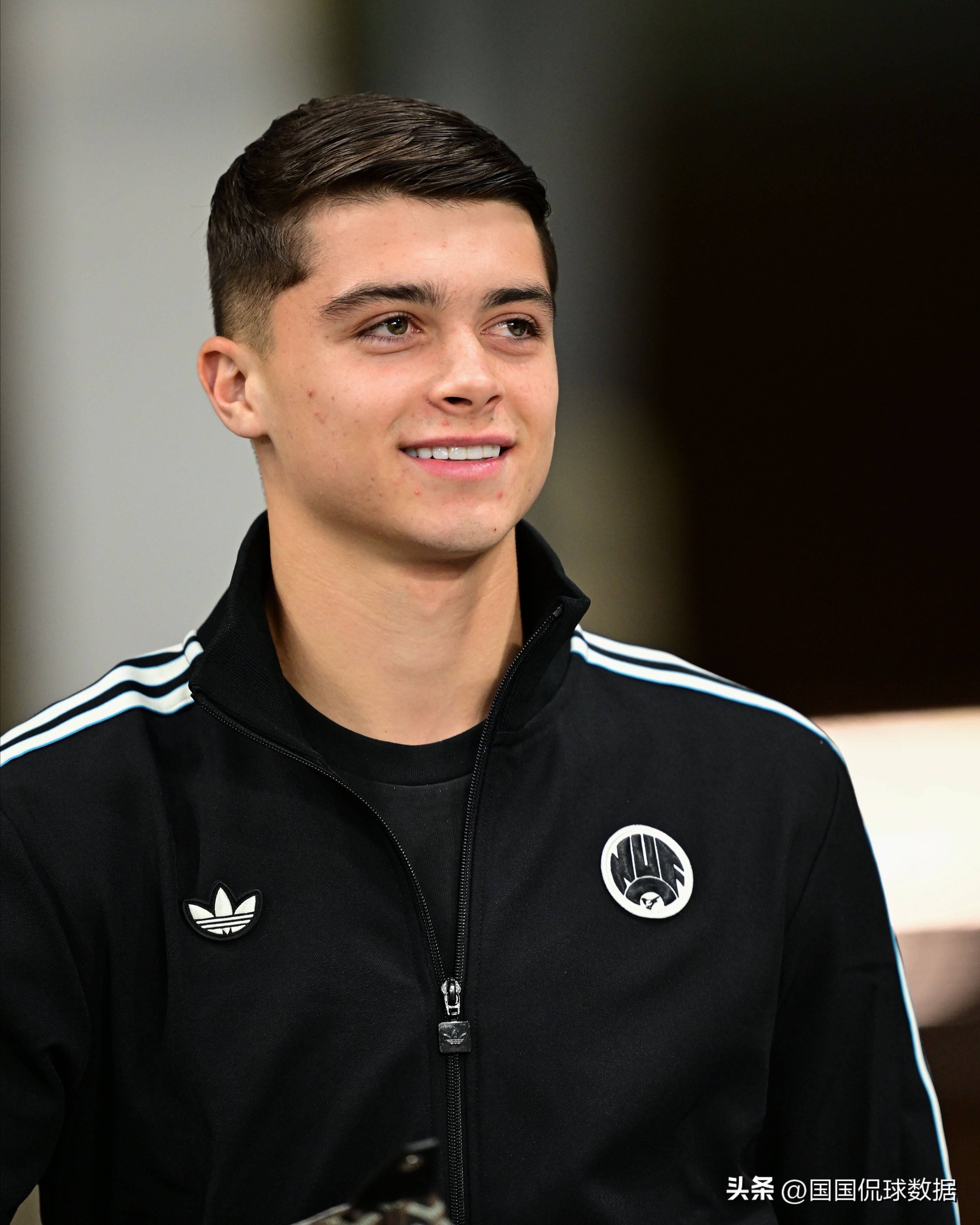 今晨亚特兰大备战英超西汉姆迎法国杯关键赛，现场解说直呼：拉齐奥围绕法甲造点机会