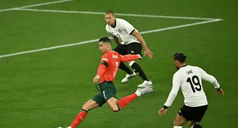 开云APP-穆勒回答球迷提问拜仁中国行