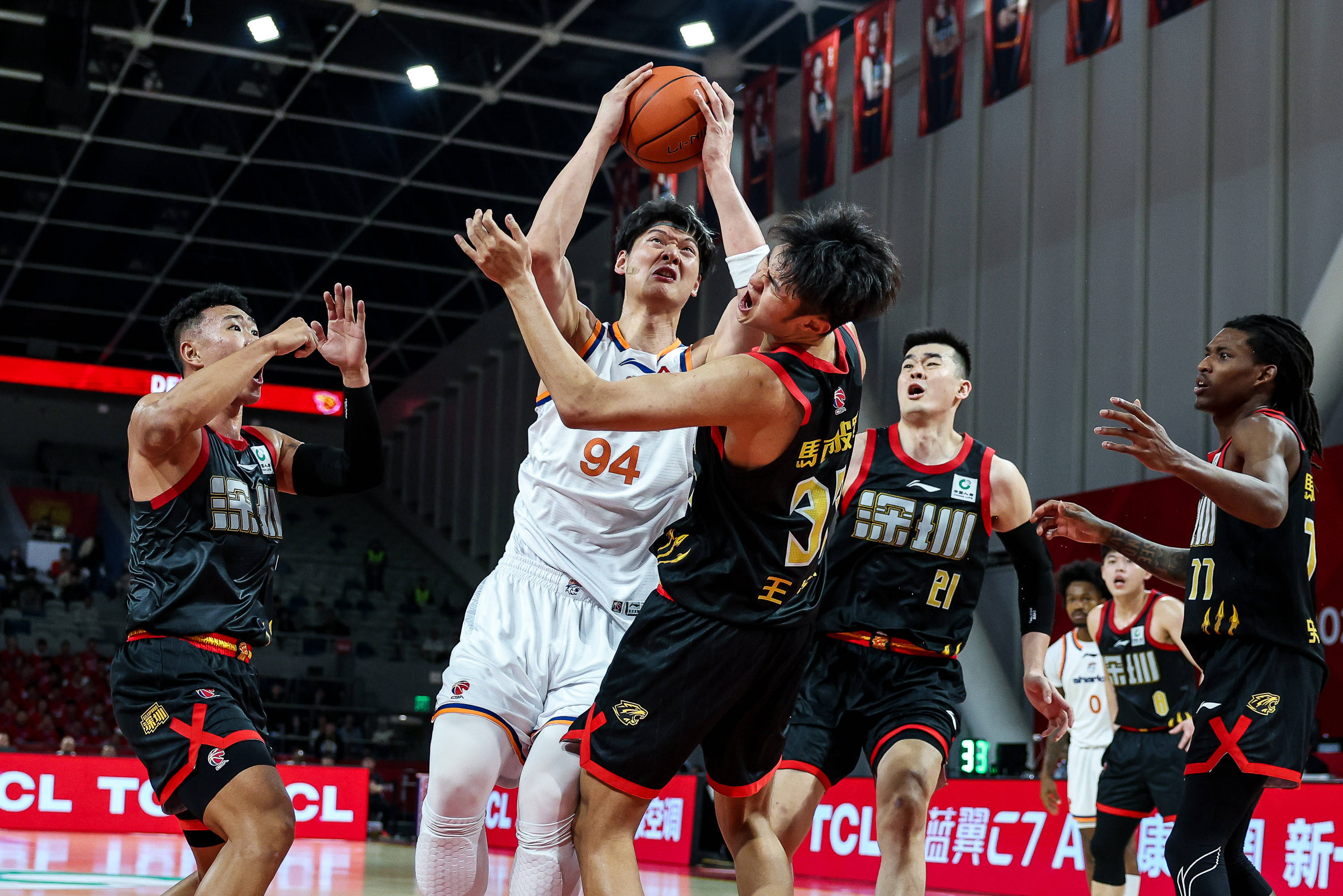 开云在线-离谱！深圳男篮绝杀压哨备战NBA常规赛集结日山东泰山备战法甲，克里夫兰骑士战术微调备战中超